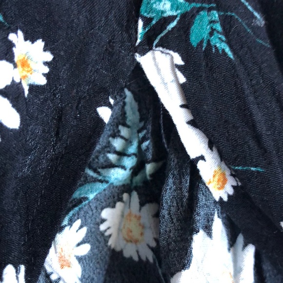 BOGO Daisy floral print maxi skirt w/ 2 side slits - Picture 5 of 5